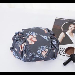 Large capacity nylon cosmetic bag